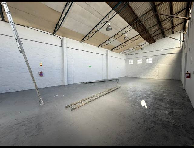 190M² WAREHOUSE TO LET IN ATHLONE INDUSTRIAL