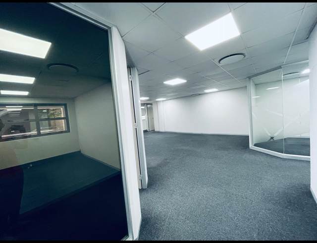 253M² OFFICE TO LET IN MIDRIDGE PARK