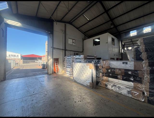 1,163M² WAREHOUSE TO LET IN PAROW INDUSTRIAL