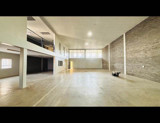 550M² WAREHOUSE TO LET IN STORMILL