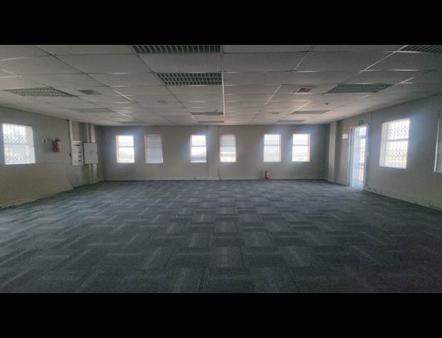 314M² OFFICE RENTED IN ESSENWOOD