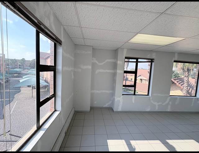 145M² OFFICE TO LET IN FOURWAYS