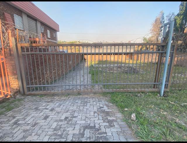 785M² VACANT LAND TO LET IN LAUDIUM