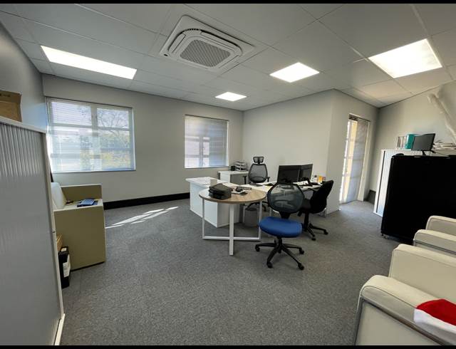 425M² OFFICE TO LET IN BRYANSTON