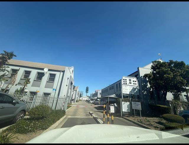126M² OFFICE TO LET IN DURBANVILLE CENTRAL