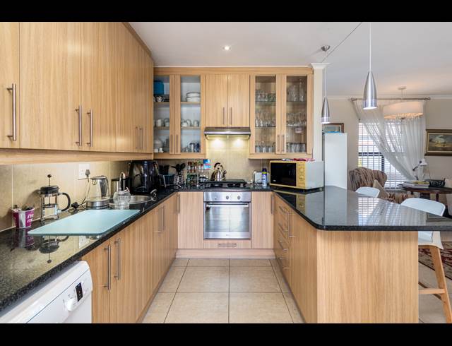 3 BEDROOM FREESTANDING TO LET IN SUNNINGDALE