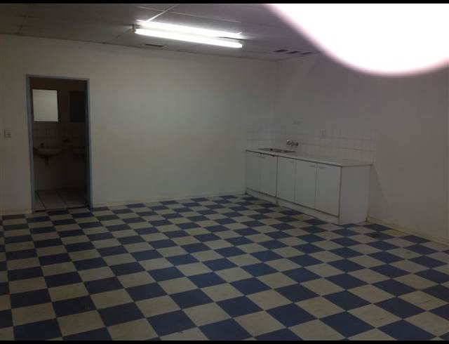 1,830M² FACTORY TO LET IN PAARDEN EILAND