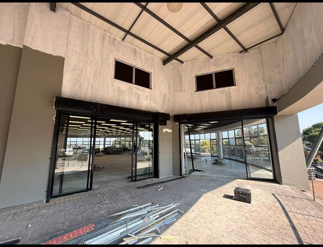 915M² RETAIL TO LET IN LASER PARK