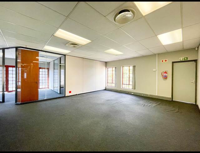 488M² OFFICE TO LET IN WESTVILLE