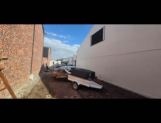 320M² WAREHOUSE TO LET IN CHARLESTON HILL