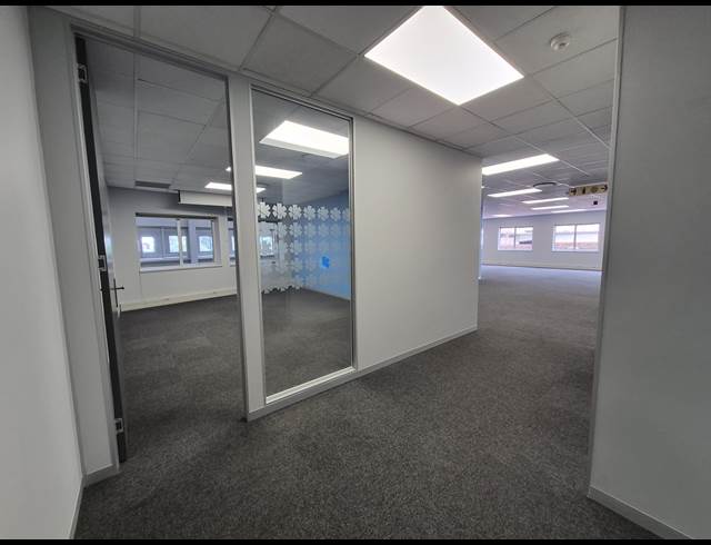 724M² OFFICE TO LET IN SANDTON CENTRAL