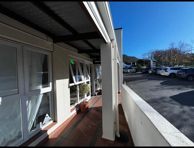48M² RETAIL TO LET IN HOUT BAY BEACHFRONT
