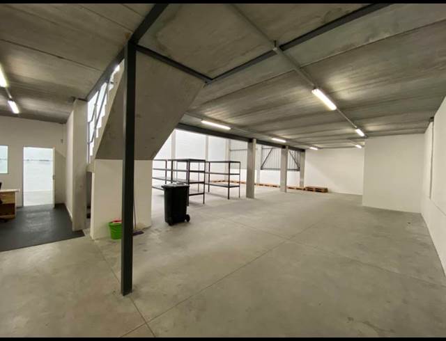 467M² WAREHOUSE TO LET IN STIKLAND INDUSTRIAL