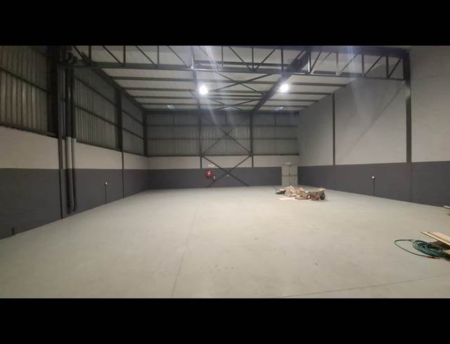 519M² WAREHOUSE TO LET IN STIKLAND INDUSTRIAL