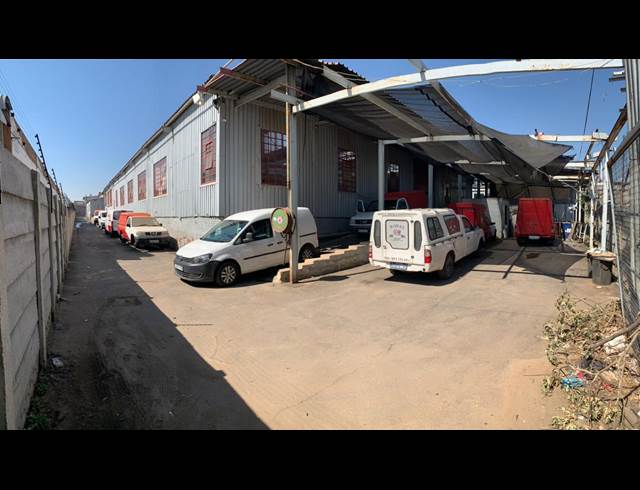 1,900M² WAREHOUSE TO LET IN WYNBERG