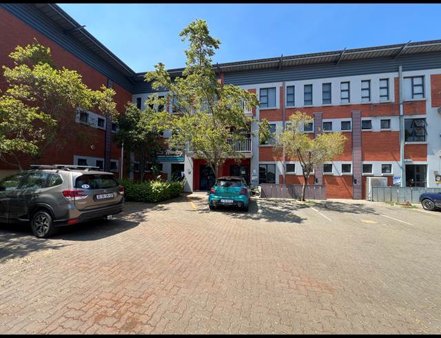 304M² WAREHOUSE TO LET IN HENNOPSPARK INDUSTRIAL