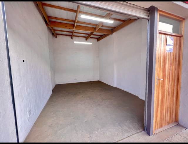 24M² WAREHOUSE TO LET IN WILLOW PARK MANOR