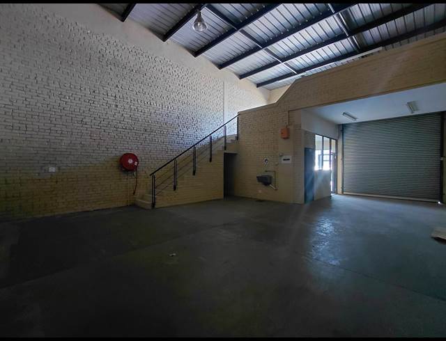 135M² WAREHOUSE TO LET IN POMONA