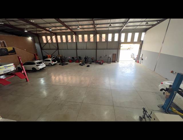 1,078M² WAREHOUSE TO LET IN AIRPORT PARK