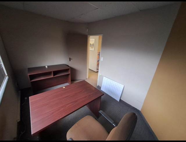 180M² OFFICE TO LET IN THREE RIVERS PROPER