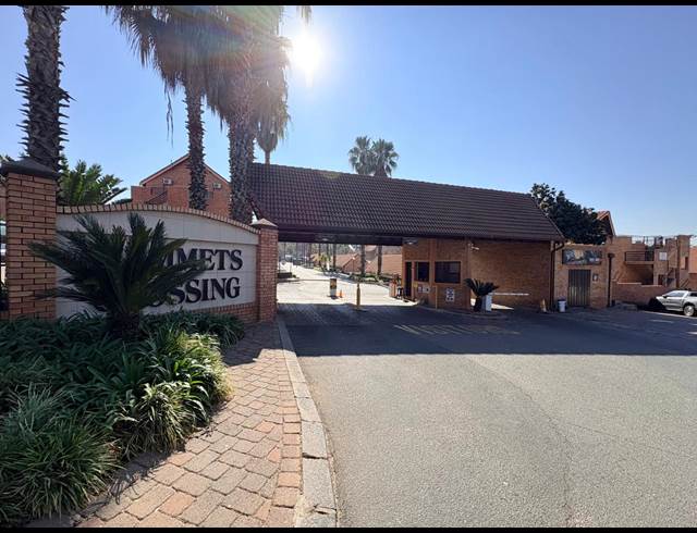 90M² OFFICE TO LET IN FOURWAYS