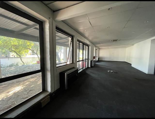 700M² OFFICE TO LET IN BRYANSTON