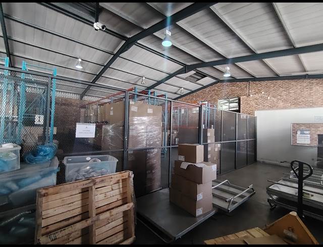 1,000M² WAREHOUSE TO LET IN STEELEDALE