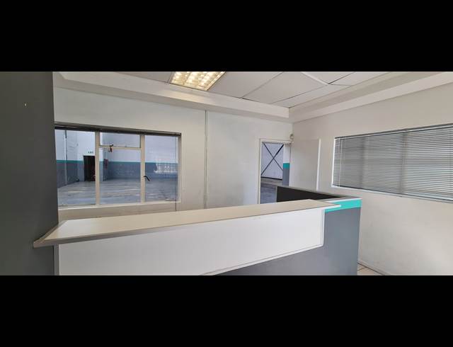 900M² FACTORY TO LET IN OTTERY EAST