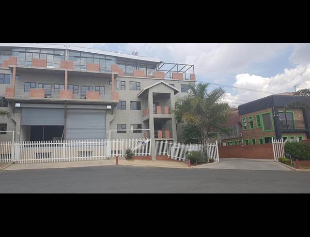 1,600M² WAREHOUSE TO LET IN TUNNEY