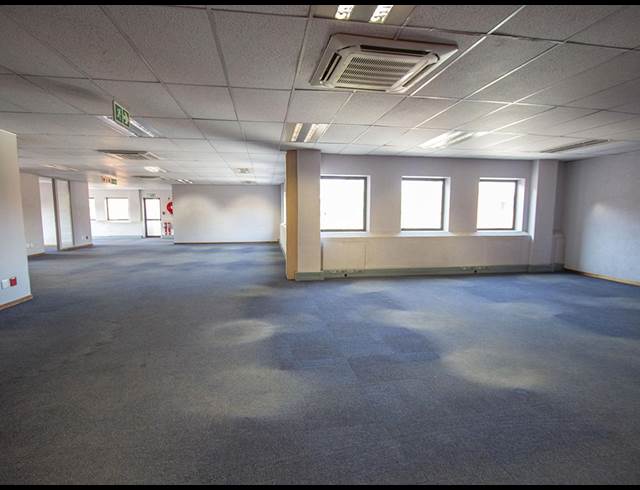 10,000M² OFFICE TO LET IN SANDOWN