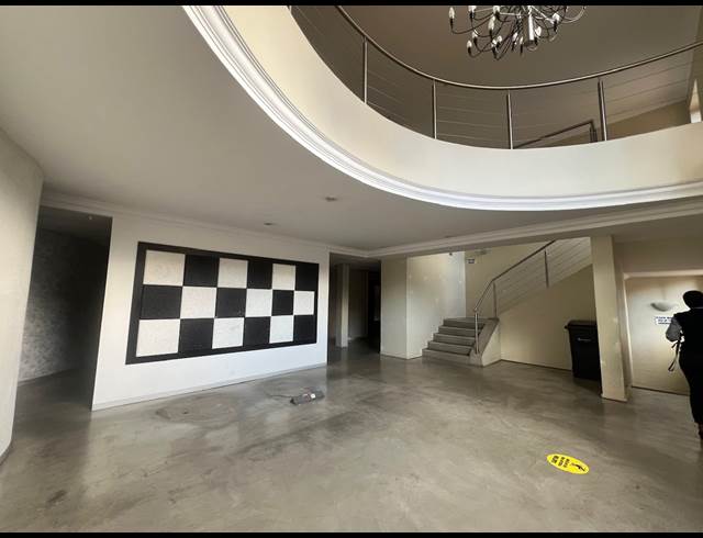 2,355M² OFFICE TO LET IN HYDE PARK