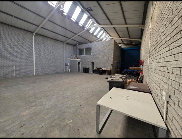 450M² WAREHOUSE TO LET IN MARCONI BEAM INDUSTRIA
