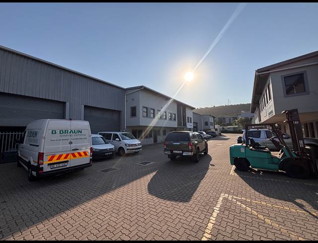 726M² WAREHOUSE TO LET IN RIVERHORSE VALLEY