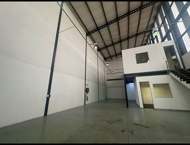 284M² WAREHOUSE TO LET IN MEADOWDALE