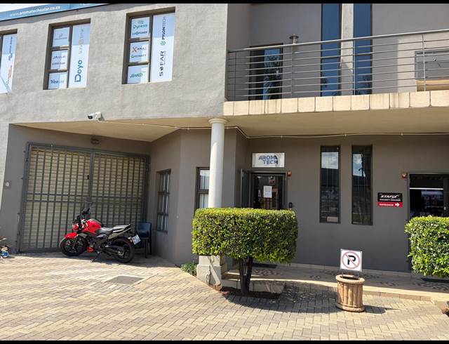 400M² WAREHOUSE TO LET IN RACEVIEW