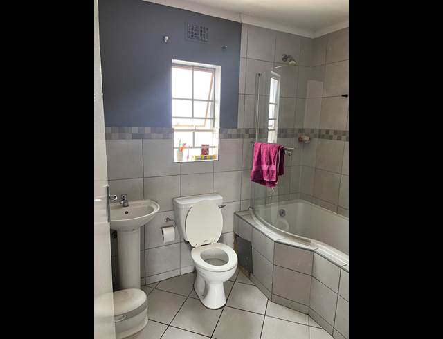 3 bedrooms available for rental 1/1/2025