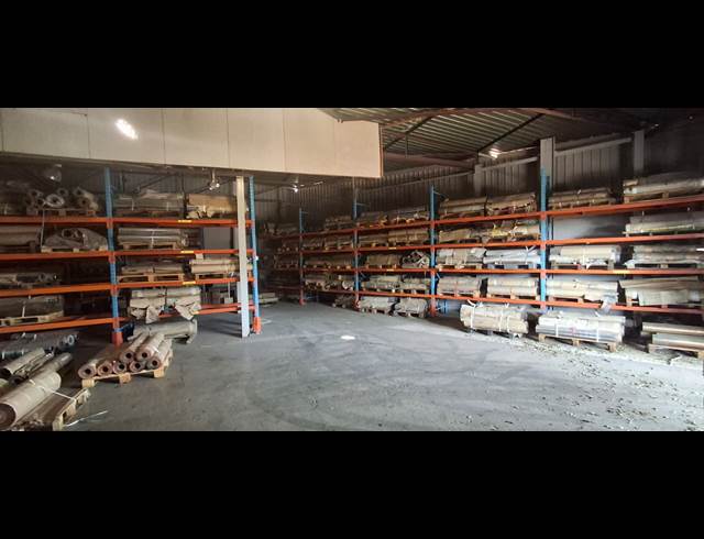 260M² BUILDING TO LET IN APEX