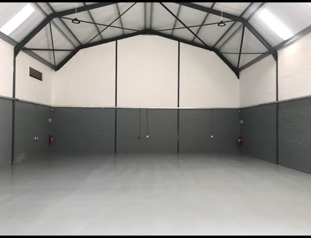 377M² WAREHOUSE RENTED IN STIKLAND INDUSTRIAL