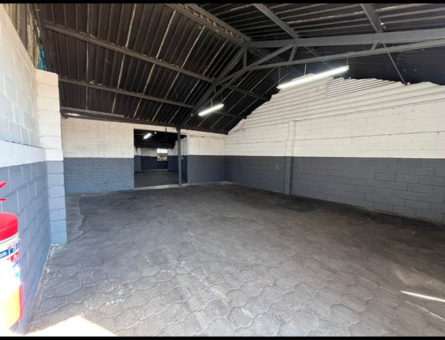 149M² WORKSHOP TO LET IN VULCANIA