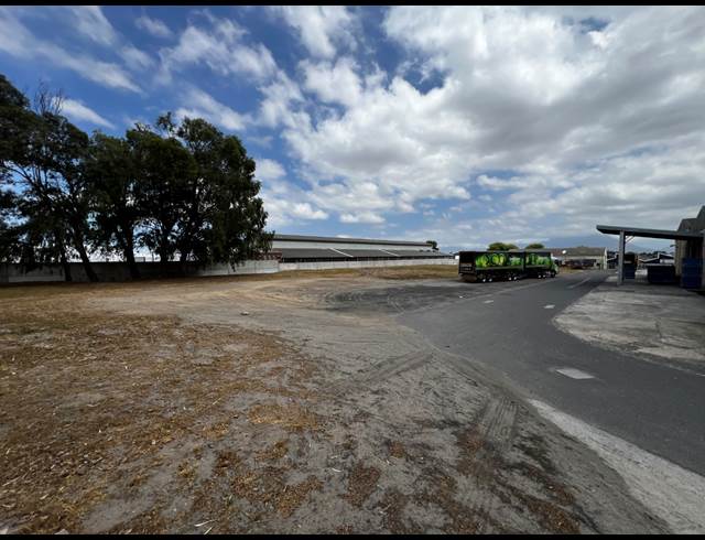 580M² WAREHOUSE TO LET IN PAROW INDUSTRIAL