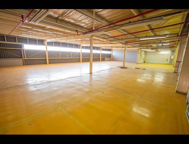 2,359M² WAREHOUSE TO LET IN HALFWAY HOUSE