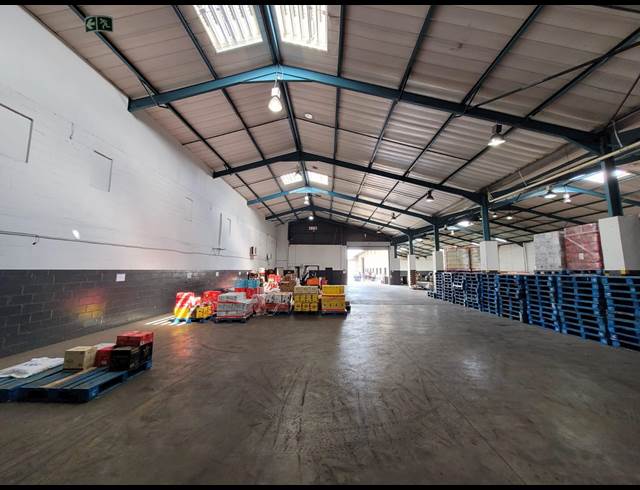 3,260M² WAREHOUSE RENTED IN KILLARNEY GARDENS