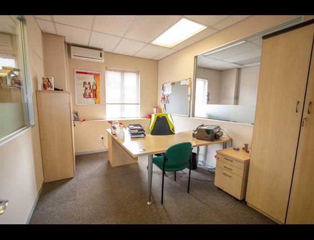 1,442M² OFFICE TO LET IN WAVERLEY