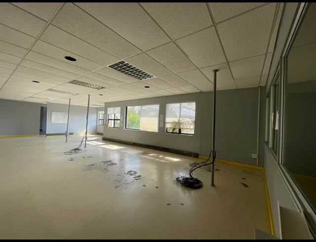 1,428M² OFFICE TO LET IN BRYANSTON