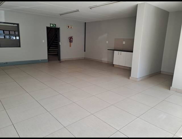 411M² WAREHOUSE TO LET IN POMONA