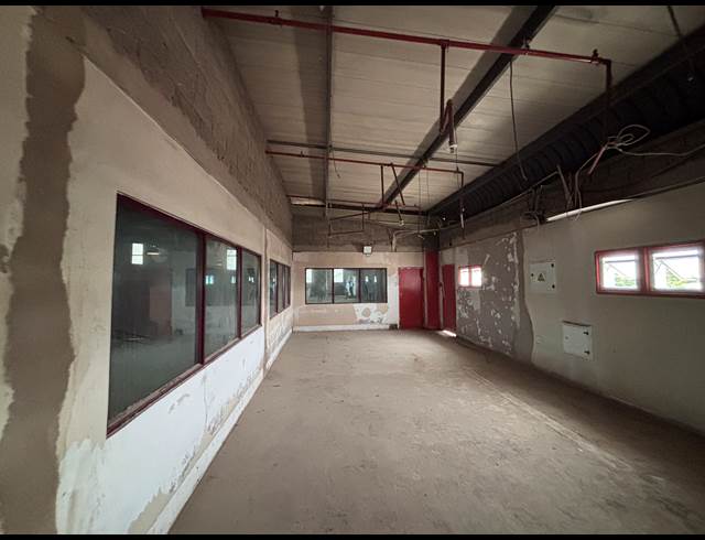 2,500M² WAREHOUSE TO LET IN PHOENIX INDUSTRIAL