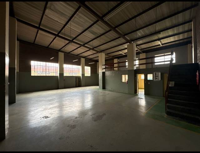 300M² WAREHOUSE TO LET IN KNIGHTS