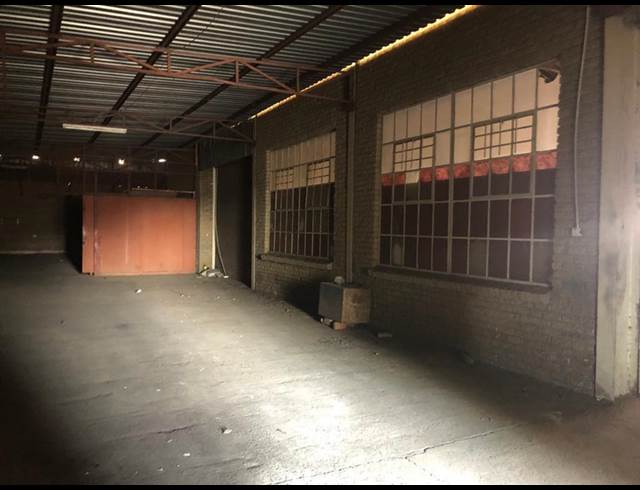 800M² WAREHOUSE TO LET IN DESPATCH