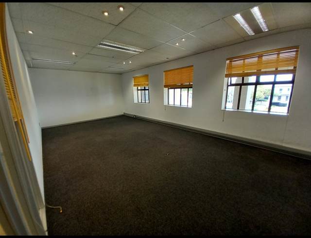370M² OFFICE TO LET IN BRYANSTON