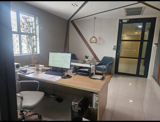 117M² OFFICE TO LET IN NEW TOWN CENTRE